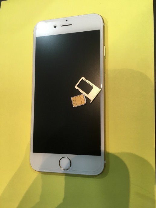 SIMカード　取出し方