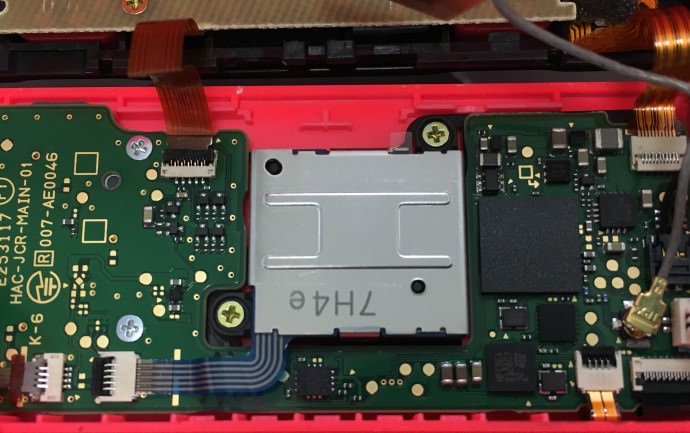 ニンテンドースイッチ　ジョイコン　アナログスティック　交換中