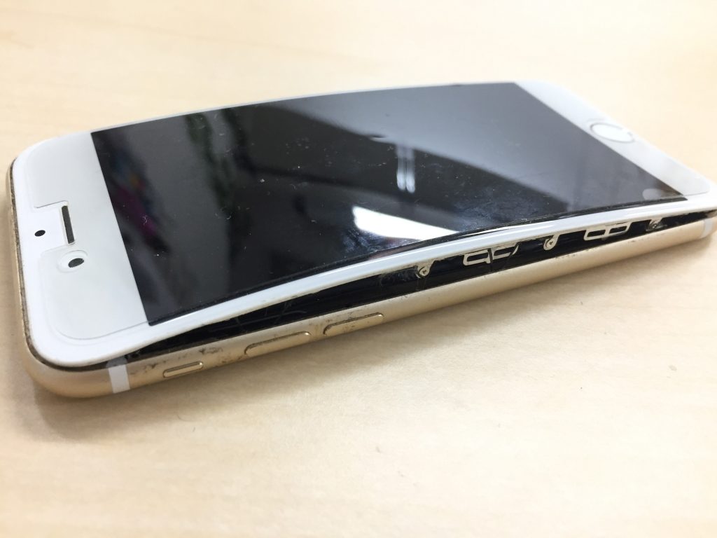 iPhone スマホ バッテリー膨張