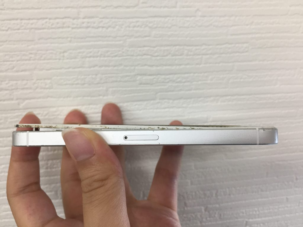 iPhoneSE 画面剥離 液晶 スマホスピタル高槻店