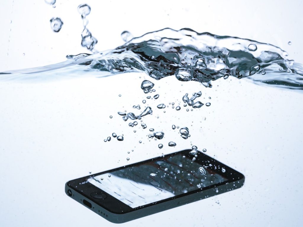 iPhone　水没　故障　修理　復旧　データ　そのまま　残る　消えない　心斎橋　御堂筋　長堀鶴見緑地　大阪