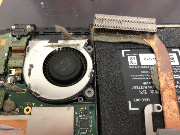 任天堂switch内部ホコリ汚れ