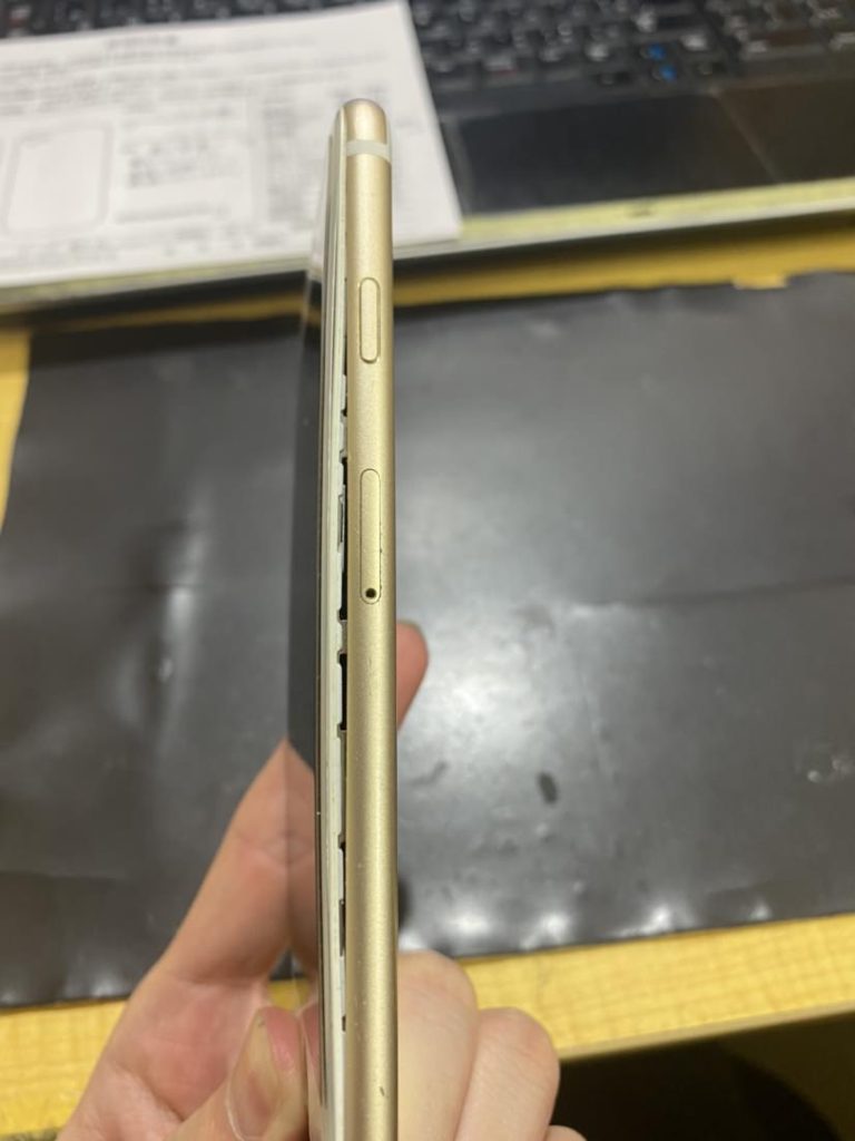 iPhone　バッテリー膨張
