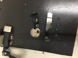 iPhone 7　画面交換　スマホスピタル博多駅前店