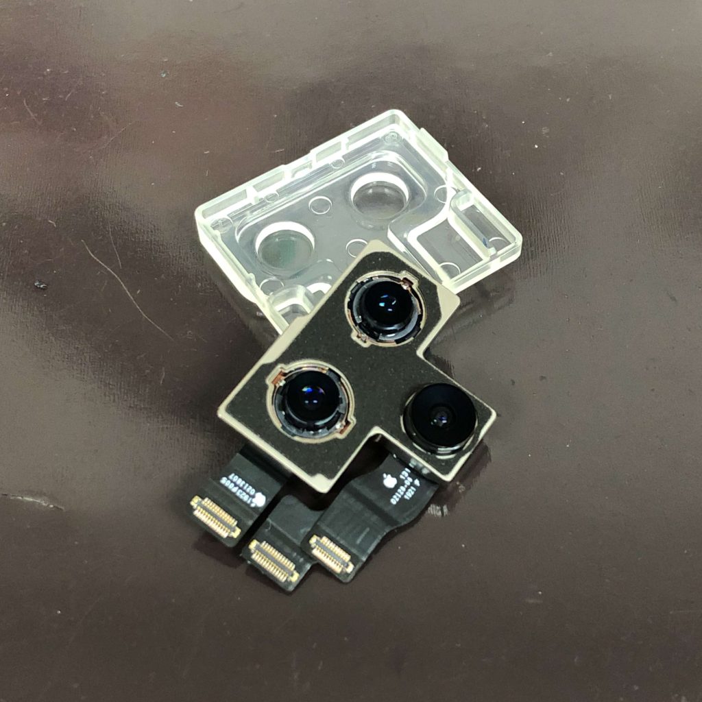 iPhone11pro　バックカメラ交換 (2)