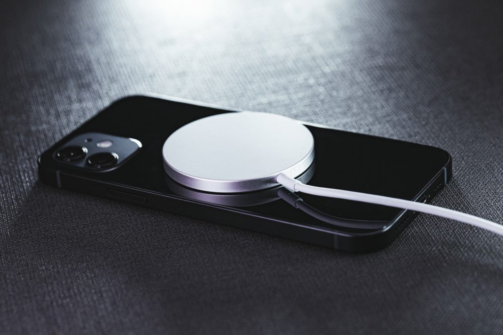 iphone12par54745_tp_v