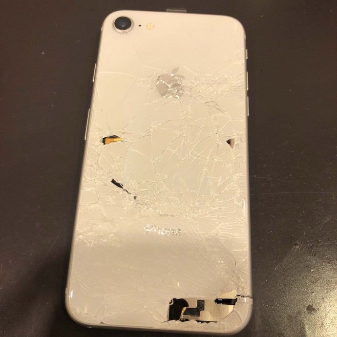 iPhone8　画面交換　背面割れ　画面割れ　本体曲がり