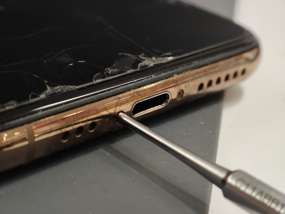 iPhoneXの画面修理手順①