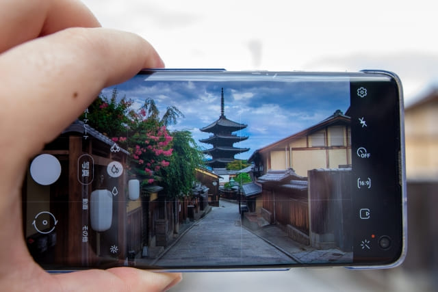 スマホで五重塔を撮影