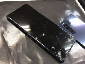 画面が暗転・液晶不良を起こしたAndroidスマホ