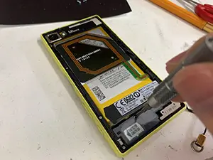 Androidドックコネクターの修理風景 4