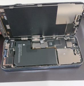 iPhone13pro画面交換修理