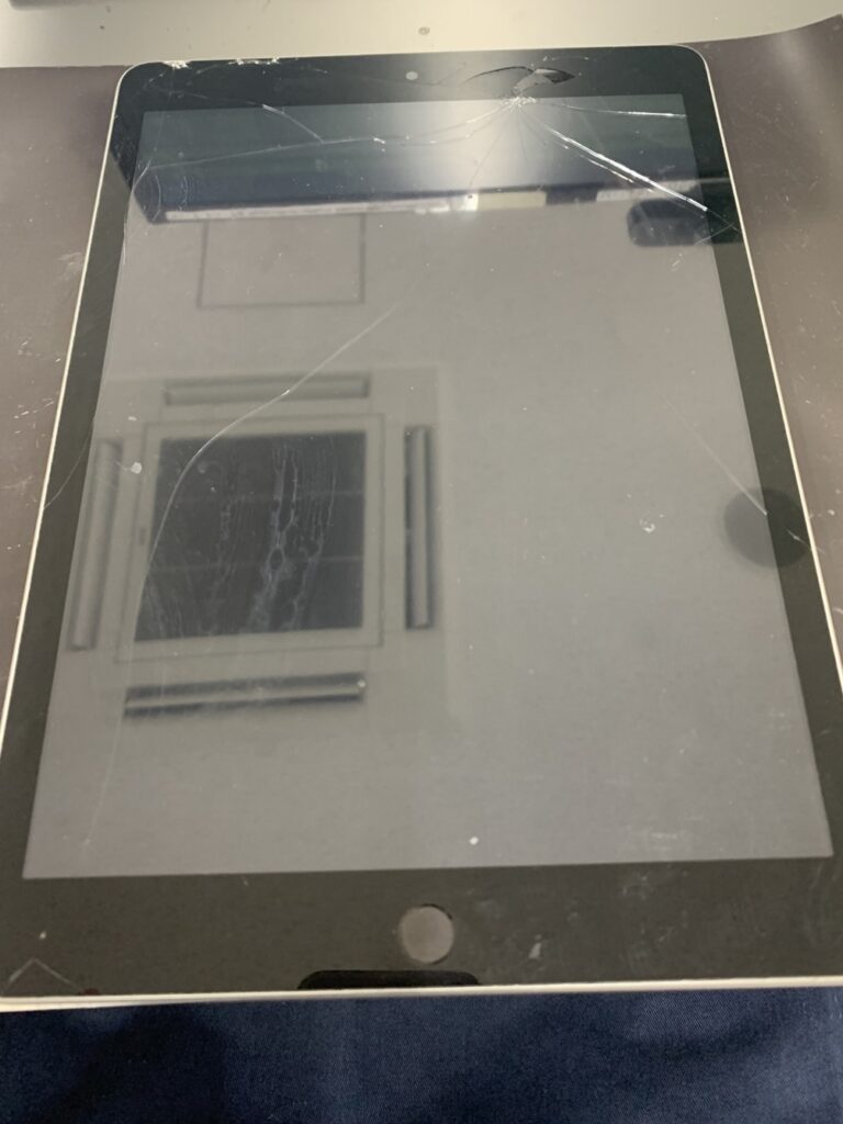 iPad7 画面割れ