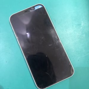iPhone12画面交換前