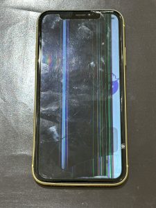 iPhoneXR画面割れ