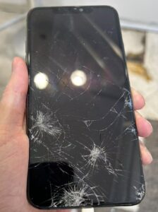 iPhone11画面割れ