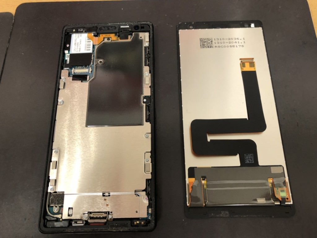 Xperia XZ2　バッテリー交換中