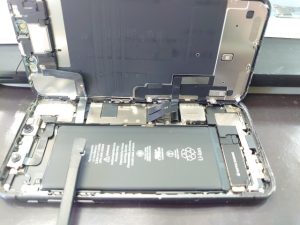 解体していくiPhone