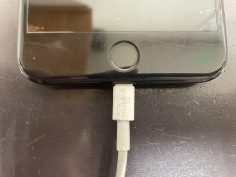 iPhone 7 plusの充電口修理