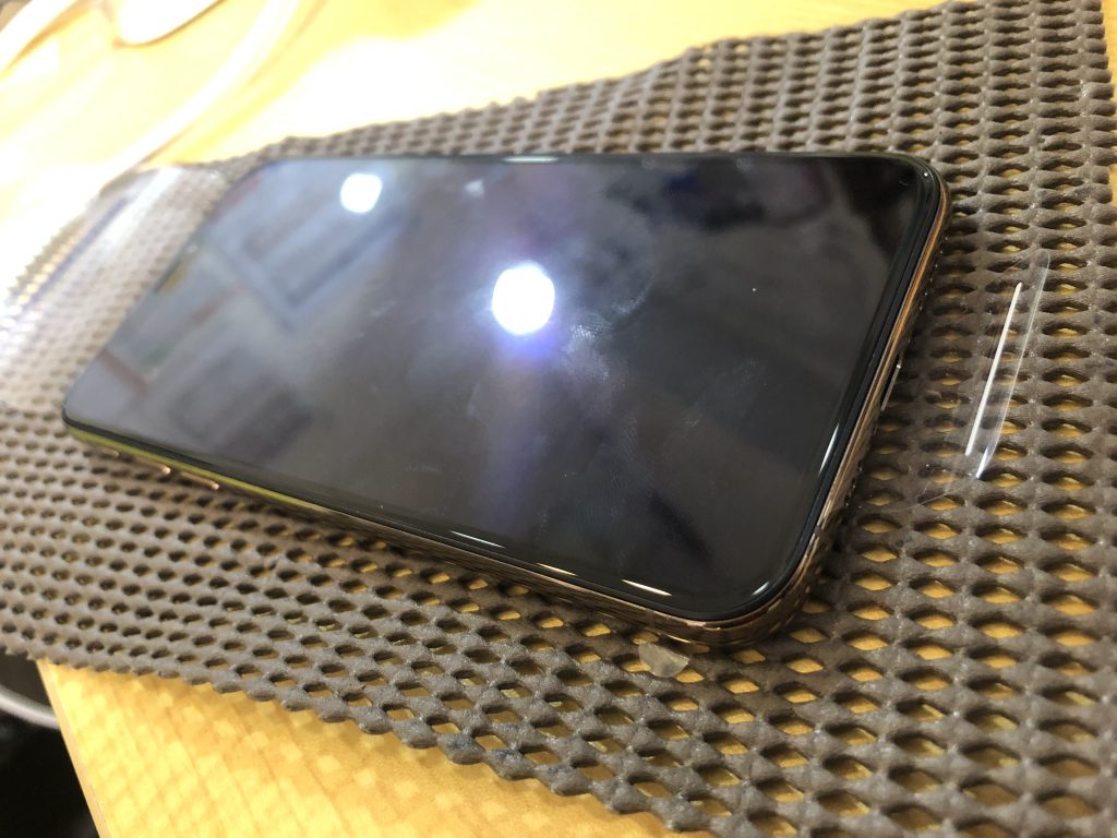 画面にコーティングを施工する前の写真