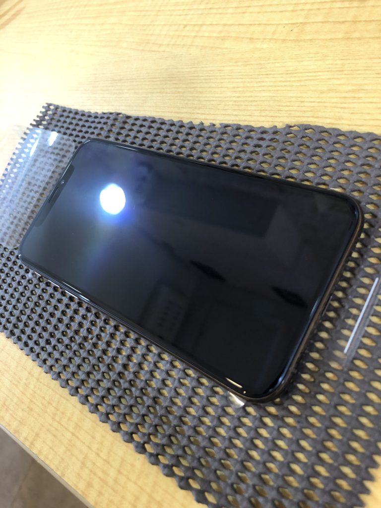 コーティングを施工し光沢・強度ともに向上した画面の写真
