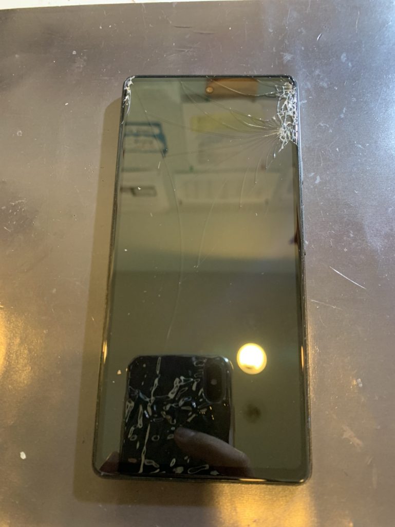 画面が割れてしまい液晶が映らなくなったGoogle Pixel 6a