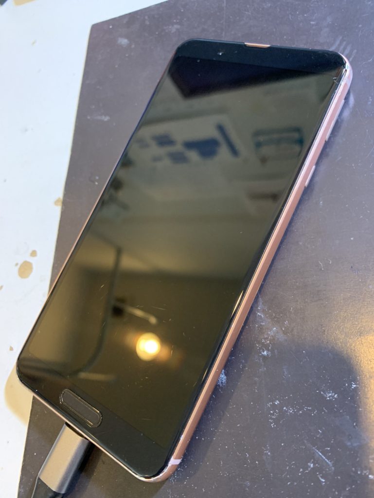 充電口が壊れて充電器を挿しても反応しないAQUOS Sense3