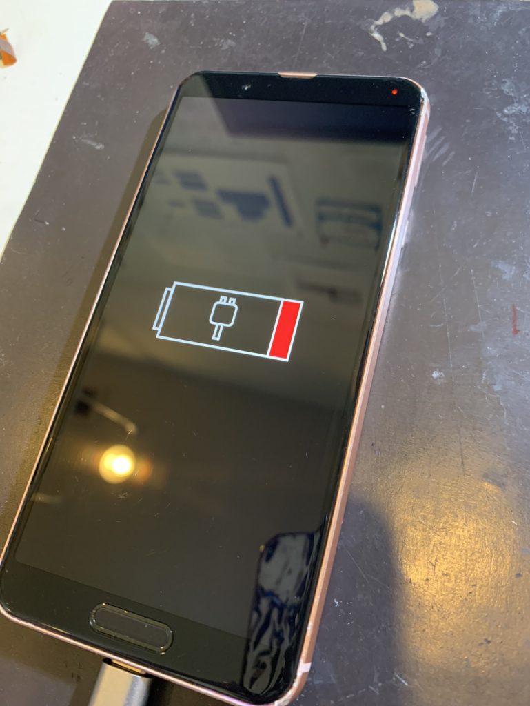 充電口を交換し無事充電ができるようになったAQUOS Sense3

