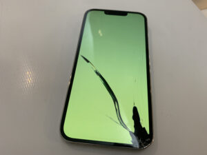 iPhone 13 Pro　液晶破損　