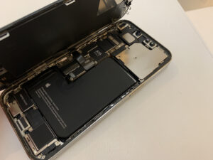 iPhone 13 Pro　分解