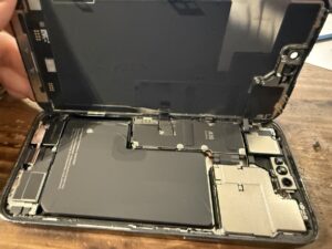 iPhone 14 Pro　分解　福井