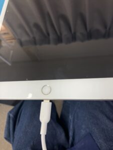 iPad7充電口