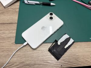 作業完了後：iPhone14のバッテリー交換後に動作確認を行った状態