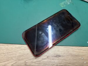iPhone13がバッテリーサービス状態になった画面表示(自由が丘・スマホスピタル自由が丘店)