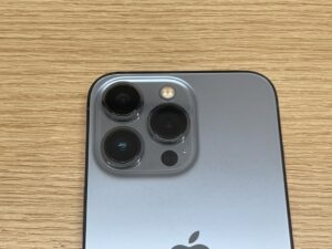 レンズ交換が完了しクリアなカメラに戻ったiPhone13Pro