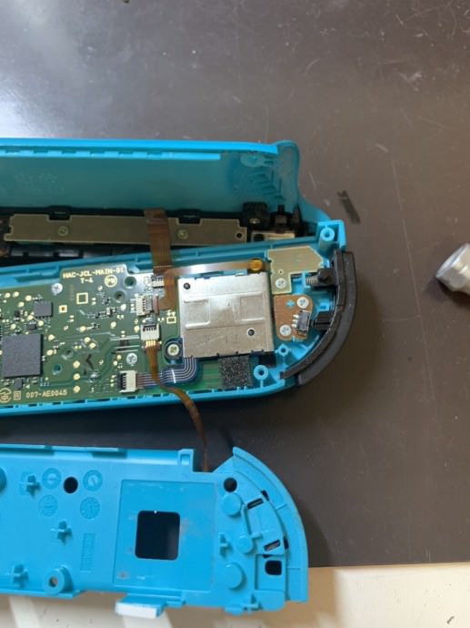 switchジョイコン修理前　中身