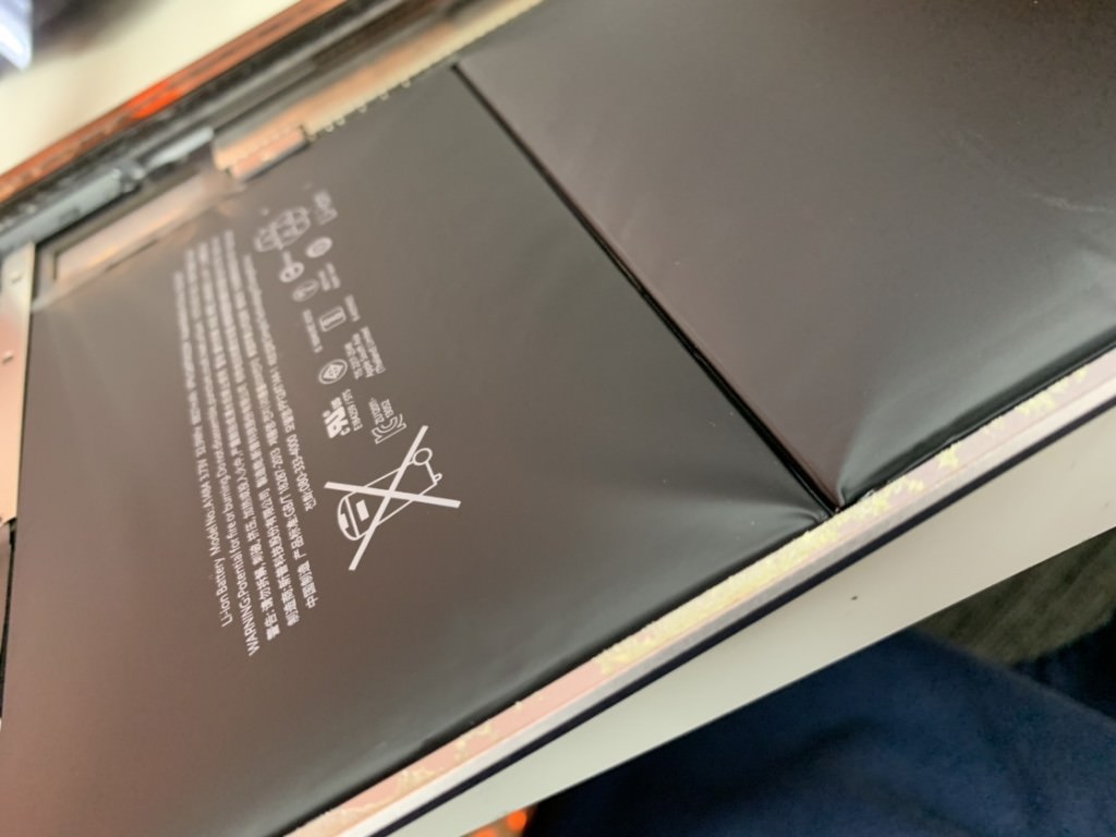 修理工程　iPad　第5世代　バッテリー膨張