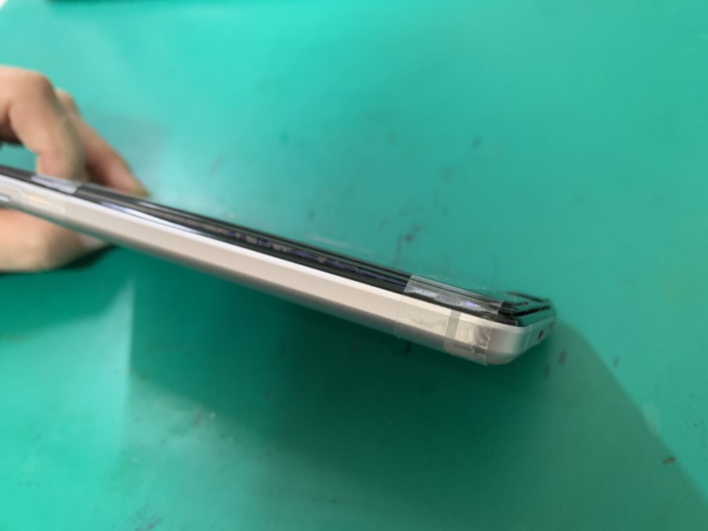 AQUOSsense4lite画面浮き