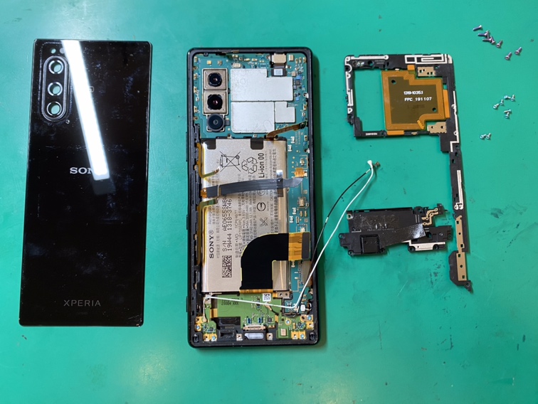 Xperia5分解の様子