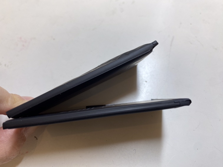 取り外したバッテリーと交換バッテリー比較