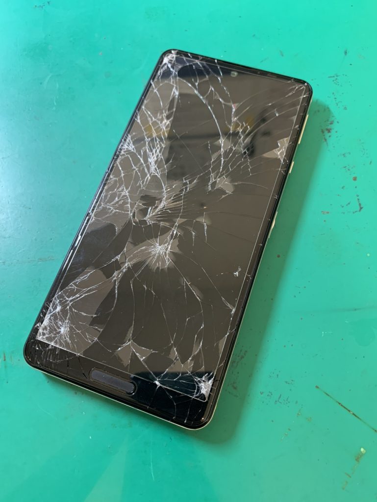 AQUOSsense4画面割れ