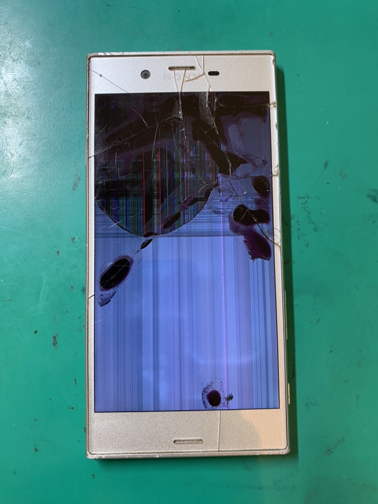 XperiaXZ1画面割れで液漏れ
