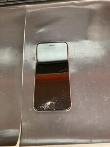 iPhone12画面割れ