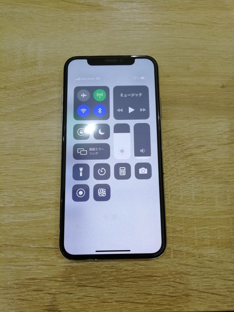 iPhoneX　画面にオレンジのシミ