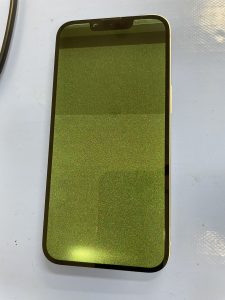 iPhone13画面修理前2