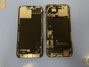 iPhone13画面修理中
