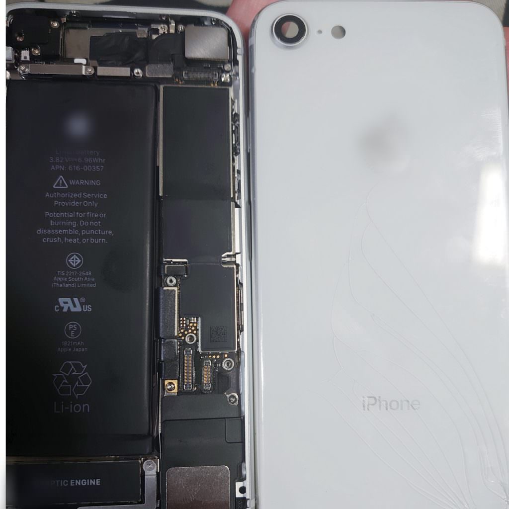 iPhone８　背面割れ