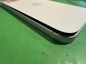 iPhone 15 バッテリー膨張　横浜市西区宮崎町