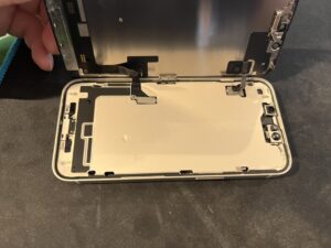 iPhone14の分解