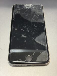 iPhoneSE3画面割れ桜木町